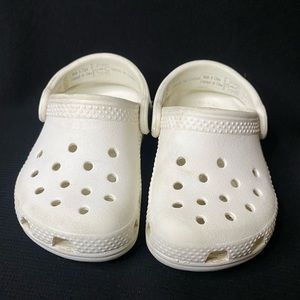 Toddler crocs
